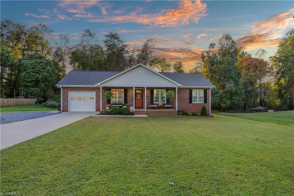 King, NC 27021,1041 Luke ST