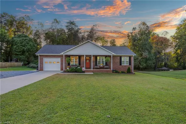 1041 Luke ST, King, NC 27021