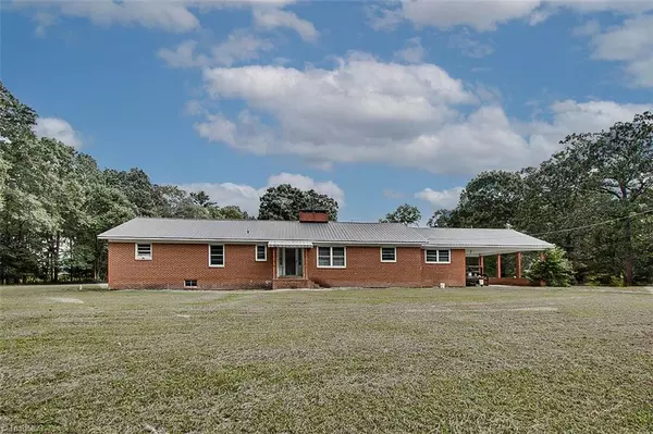 4142 Sadie RD, Seagrove, NC 27341