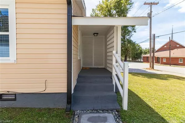 High Point, NC 27260,409 411 413 Hay ST