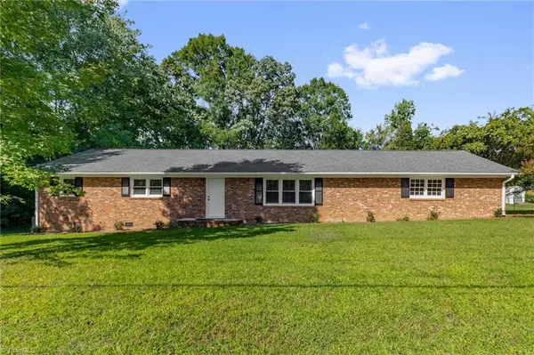 200 Cedarwood TRL, High Point, NC 27265