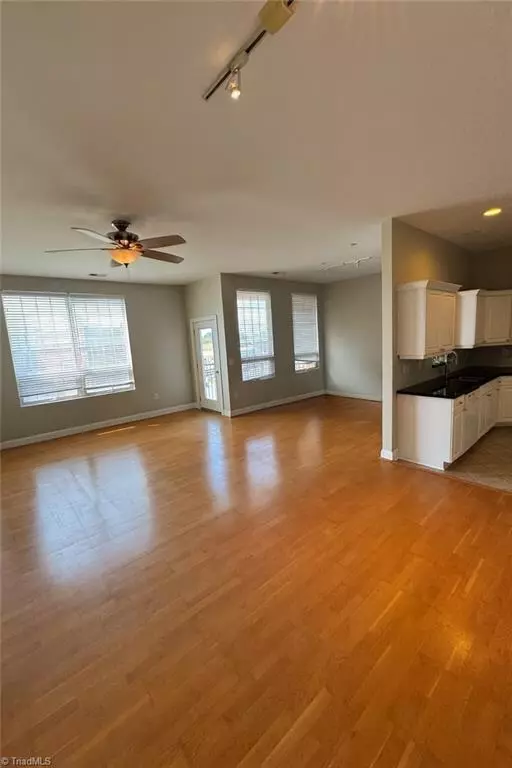 Greensboro, NC 27401,360 S Elm ST #208