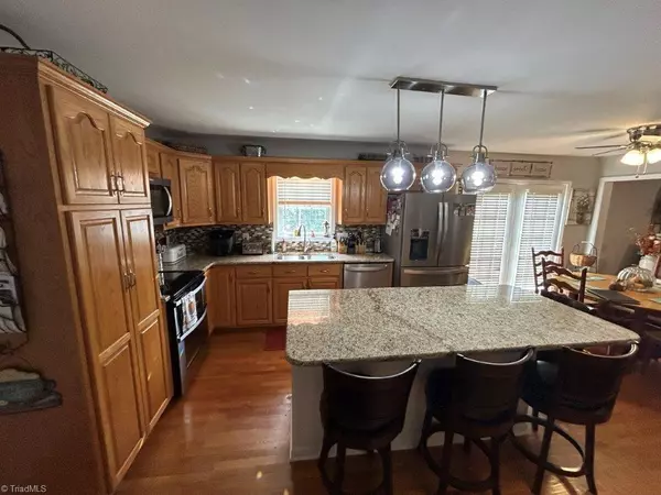 Hickory, NC 28602,2587 Ironwood DR