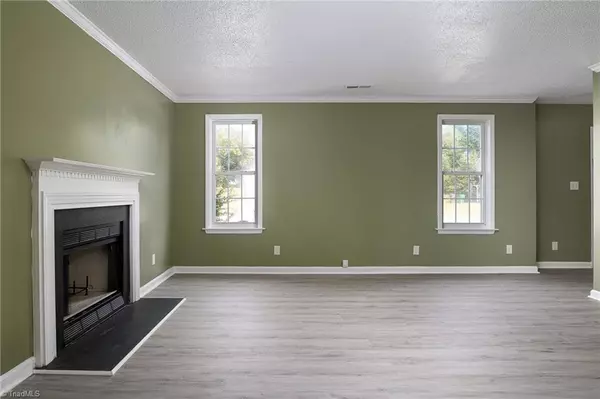 High Point, NC 27265,3650 Single Leaf CT