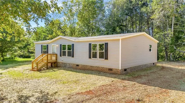 Thurmond, NC 28683,324 Center LN