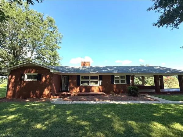 6014 Vienna Dozier RD, Pfafftown, NC 27040