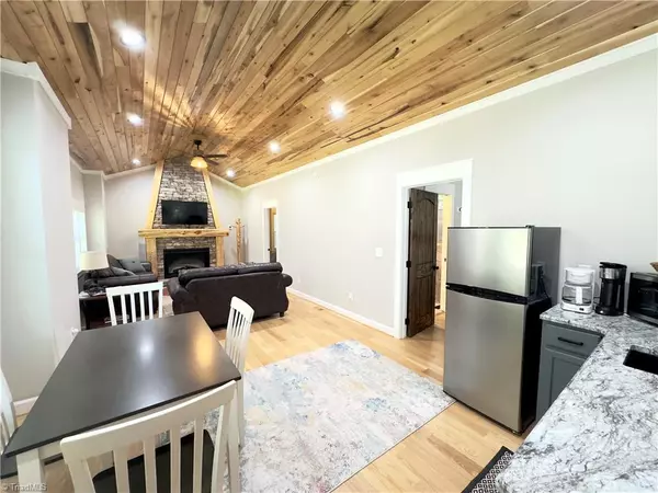 440 Old Railroad Grade RD, Thurmond, NC 28683