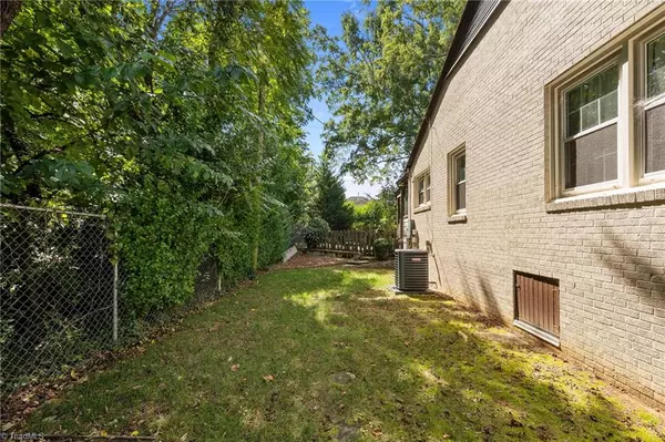 Greensboro, NC 27408,2009 Roanoke DR