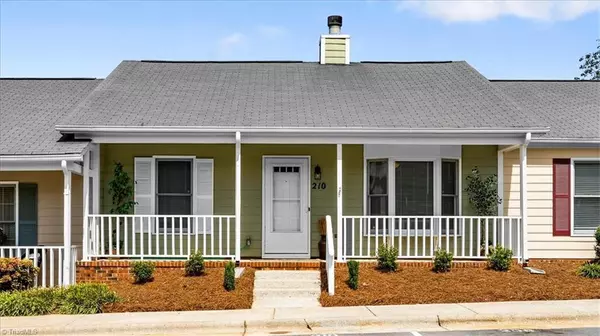 Greensboro, NC 27409,814 Guilford College RD #210