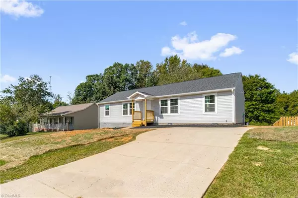 Thomasville, NC 27360,17 Grace DR