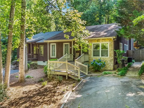 157 Carrisbrooke LN, Winston-salem, NC 27104
