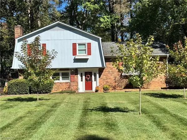 182 Woodburn PL, Advance, NC 27006