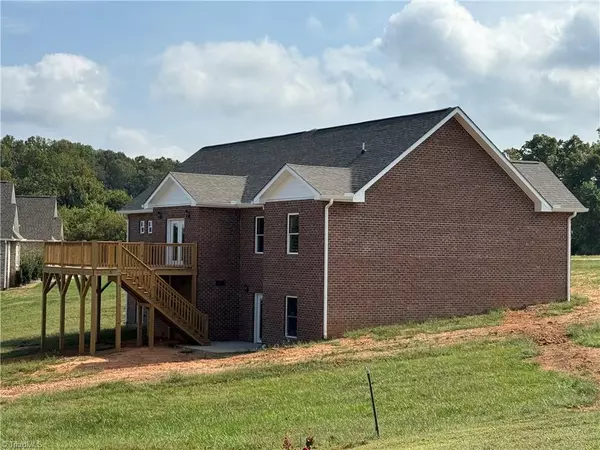 Wilkesboro, NC 28697,130 Oak Pointe LN