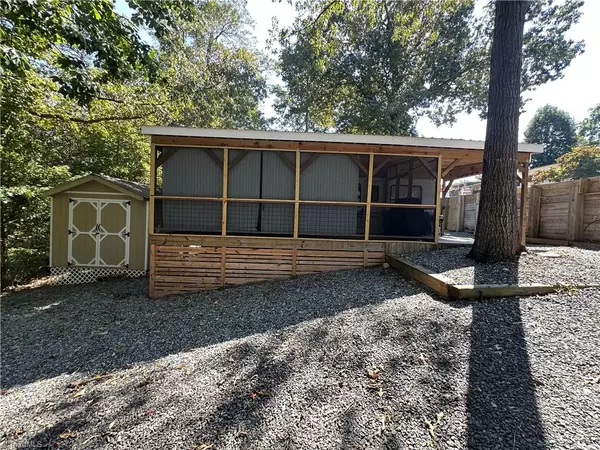 New London, NC 28127,110 Meadowview CIR