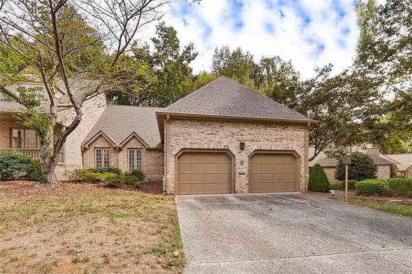 26 Sturbridge LN, Greensboro, NC 27408