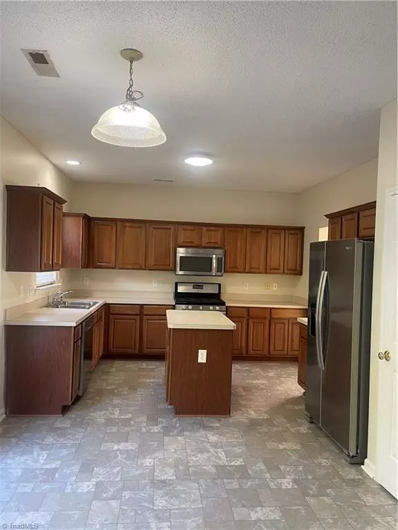 High Point, NC 27265,3713 Single Leaf CIR