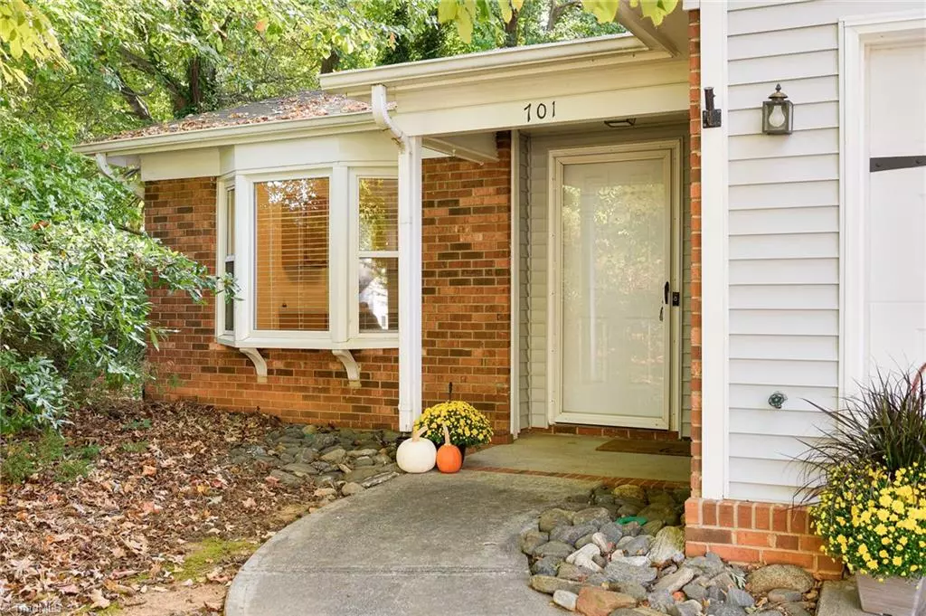 Winston-salem, NC 27104,701 Woodbury Knolls DR