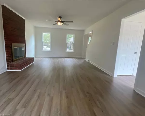 Winston-salem, NC 27106,3705 Redwing CT