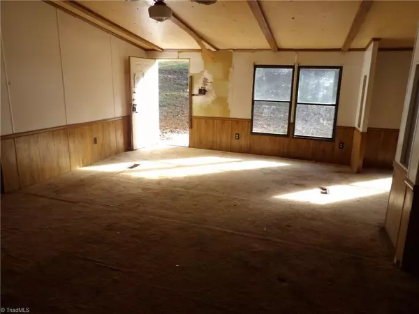 Elkin, NC 28621,136 Gaston LN