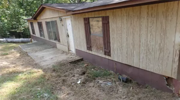 Elkin, NC 28621,136 Gaston LN