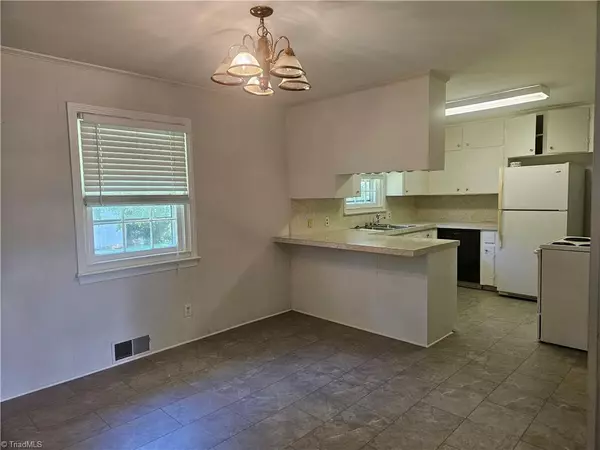 Winston-salem, NC 27103,2323 Frederick DR