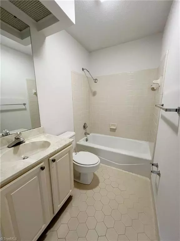 Greensboro, NC 27403,210 Lindell RD #E