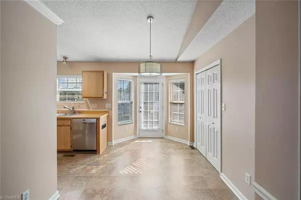 High Point, NC 27265,2906 Buckleigh LN