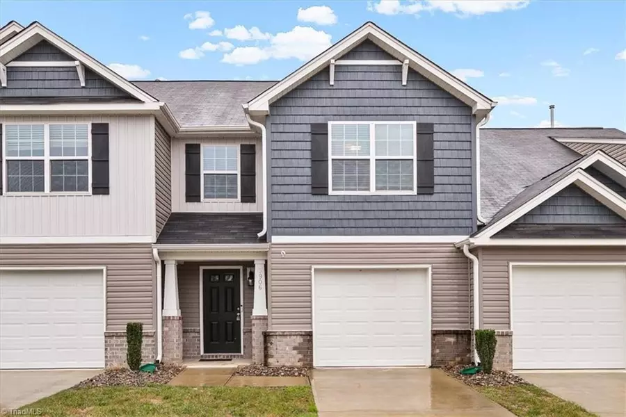 3906 Copperfield CT, High Point, NC 27265