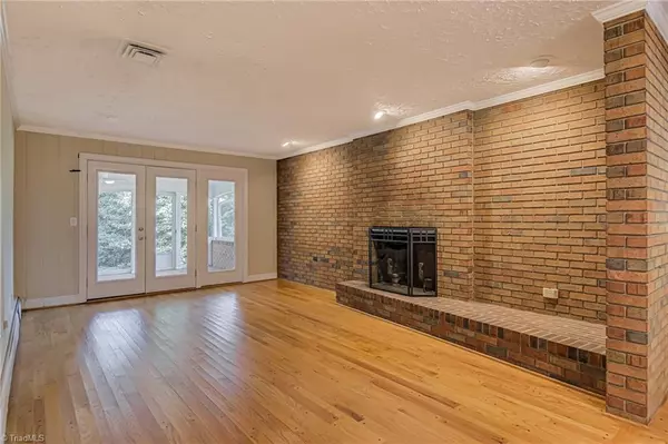 King, NC 27021,122 Pine ST