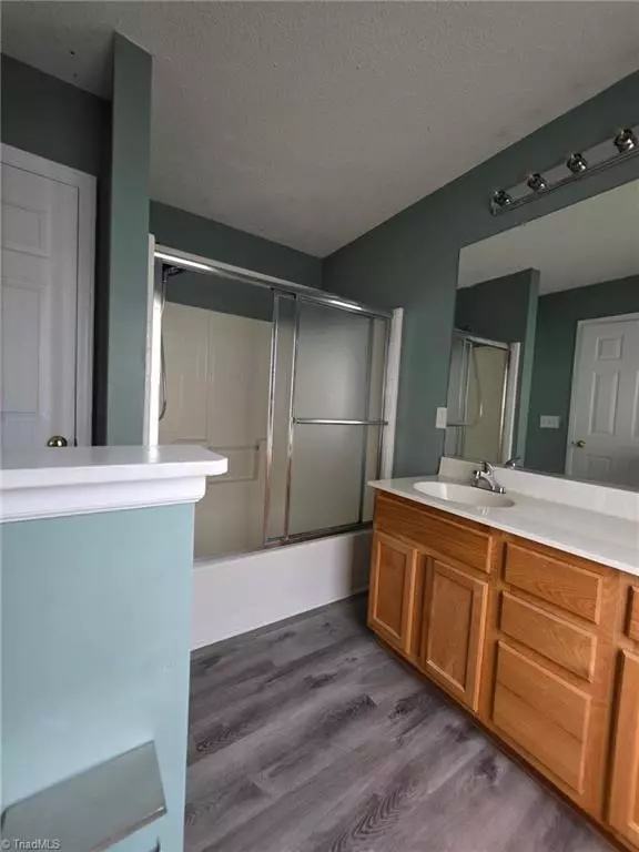 Winston-salem, NC 27106,5415 Bridgegate DR