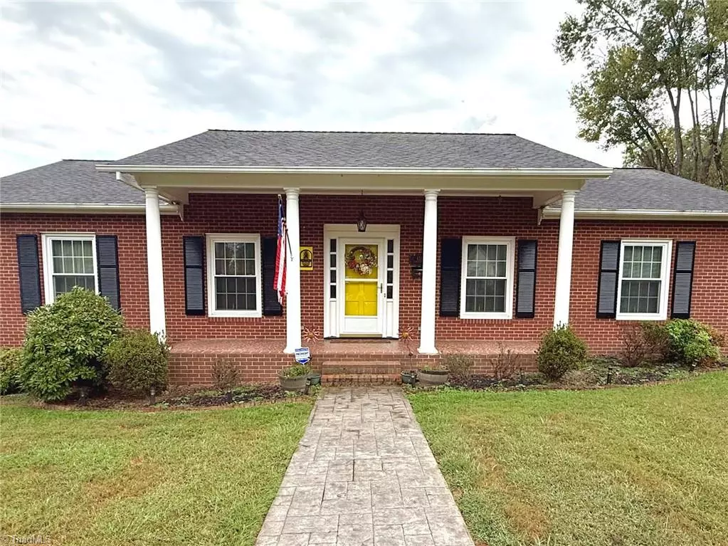 Elkin, NC 28621,435 Elk Spur ST