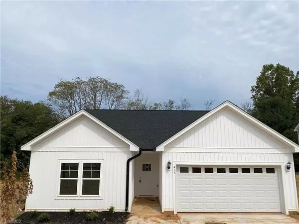 413 E Lee AVE, Yadkinville, NC 27055