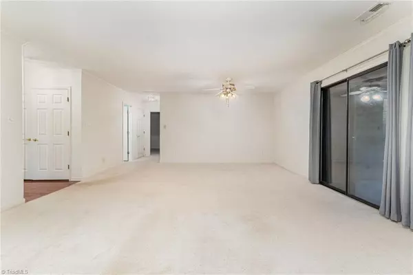 Winston-salem, NC 27104,142 Cedar Lake TRL