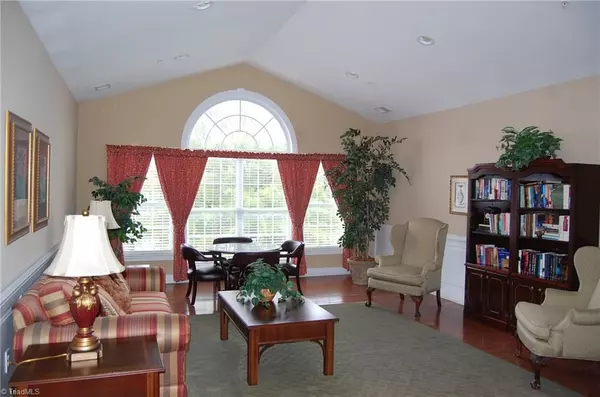 Greensboro, NC 27410,524 College RD #308
