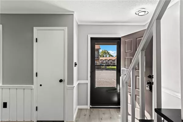 Winston-salem, NC 27106,370 Vista CIR #A