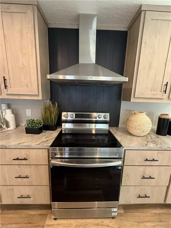 Harmony, NC 28634,516 Lake Mullis RD