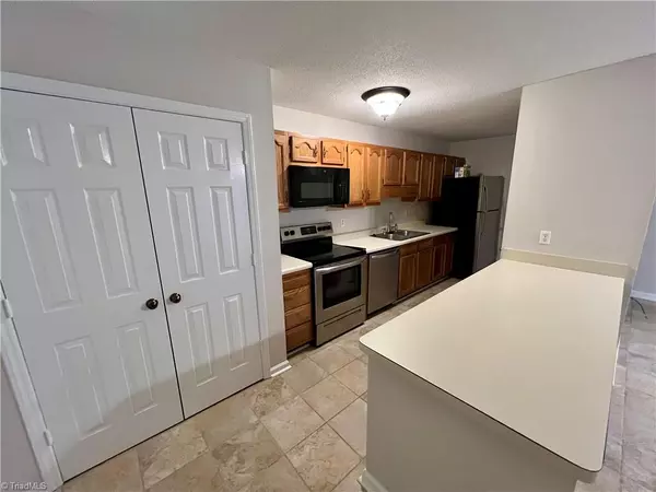 Greensboro, NC 27410,5930 W Friendly AVE #A