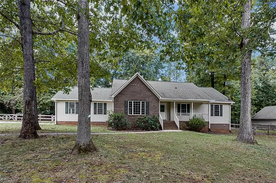 6125 Evelyn LN, Pleasant Garden, NC 27313