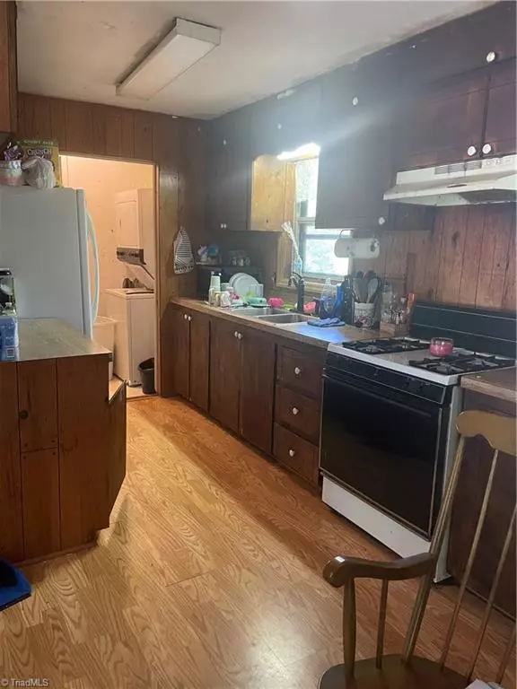 Thomasville, NC 27360,217 Lakeview DR E