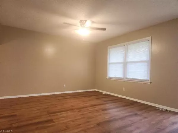 Winston-salem, NC 27106,3878 Pembrooke RD