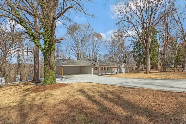 Mocksville, NC 27028,334 Country LN
