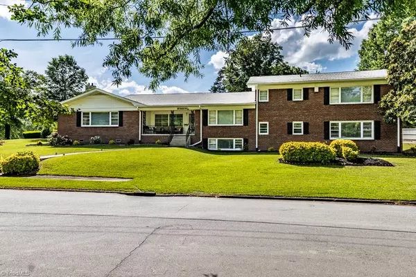 300 Edgedale DR, High Point, NC 27262