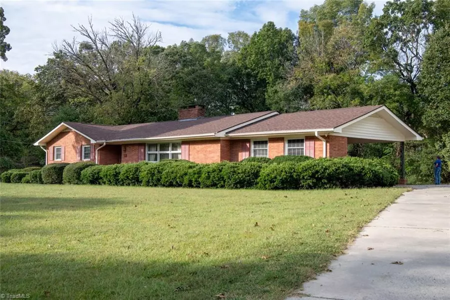 207 Forest DR, Graham, NC 27253