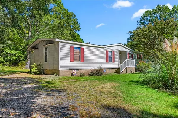 2249 Pinecroft DR, Burlington, NC 27217
