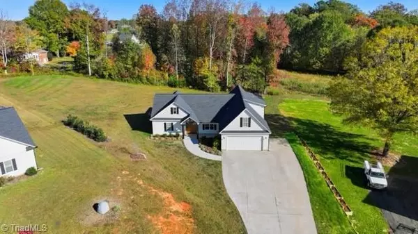 7900 Pate DR, Oak Ridge, NC 27310