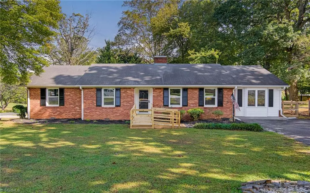 King, NC 27021,208 Mountain View RD