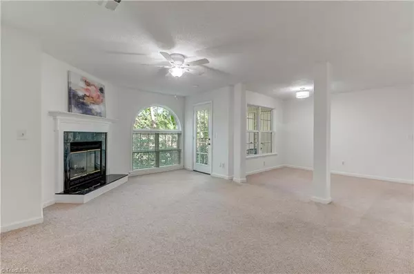Greensboro, NC 27410,6700 W Friendly AVE #2F