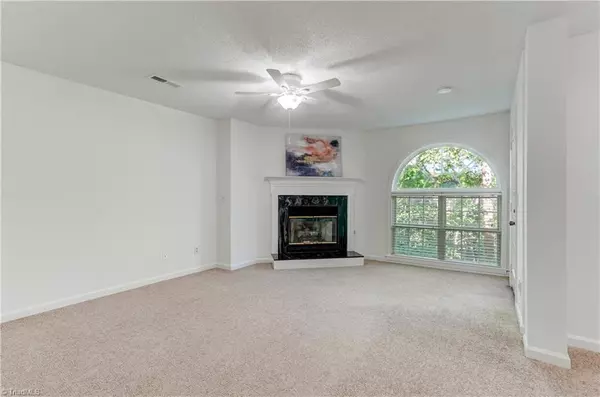 Greensboro, NC 27410,6700 W Friendly AVE #2F