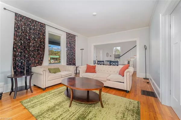 Winston-salem, NC 27104,106 N Hawthorne RD