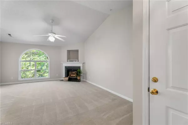 Winston-salem, NC 27127,2033 Salem Bluff DR